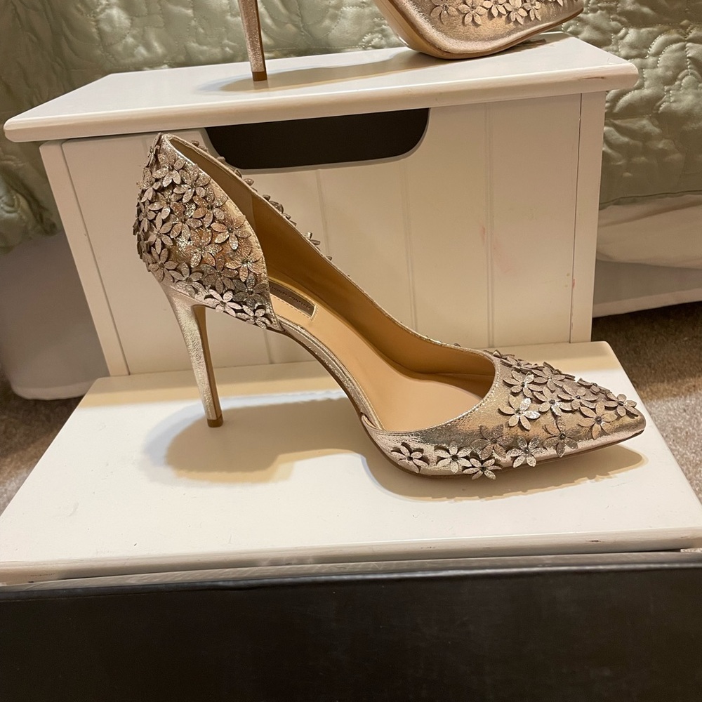 Metallic Gold Pumps with Flowers